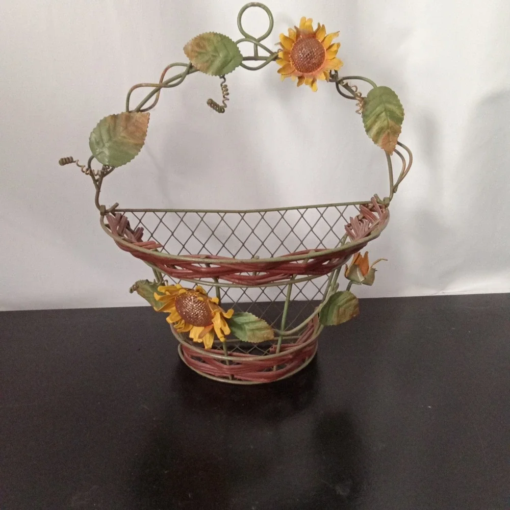 Vintage Rustic Sunflower Metal Wire Wall Basket Farmhouse Floral Decor Green